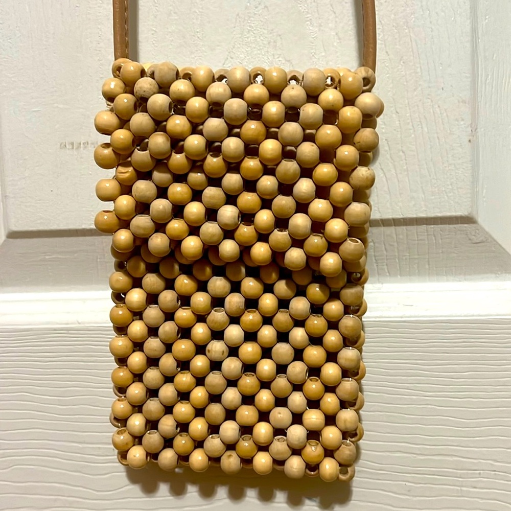 Beaded crossbody bag, perfect for cellphones, wallet, or essentials.
